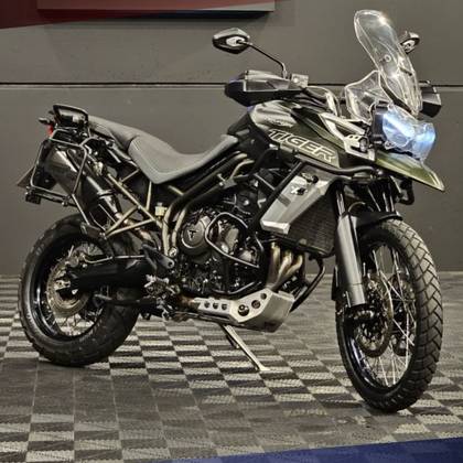 TRIUMPH TIGER 800 XCA TRIUMPH TIGER 800 XCA
